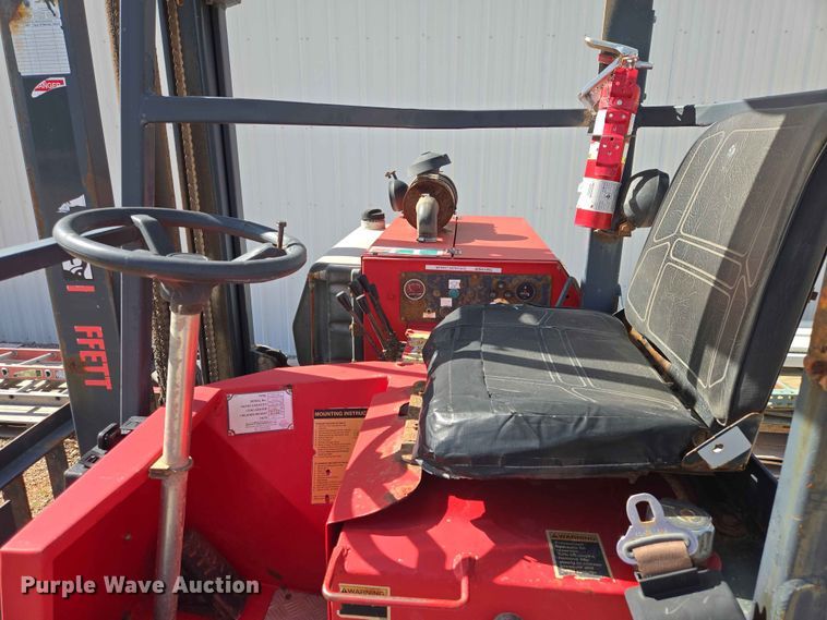 image for item DP8938 2001 Moffett M5000 forklift