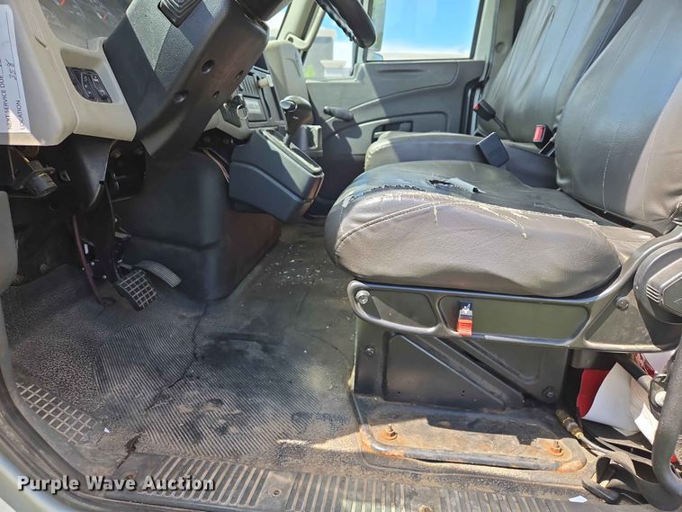 image for item DP8942 2014 International 4300 box truck