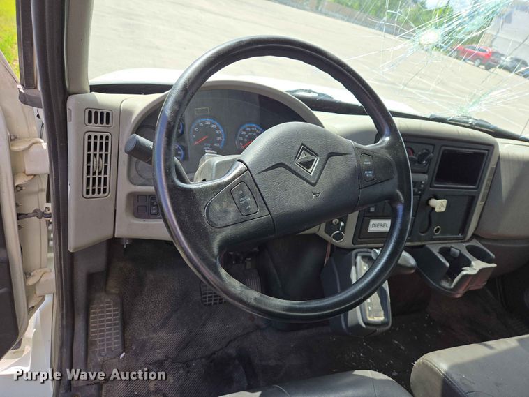 image for item DP8942 2014 International 4300 box truck