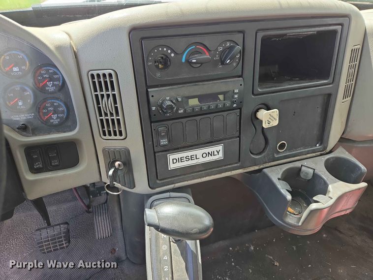 image for item DP8942 2014 International 4300 box truck