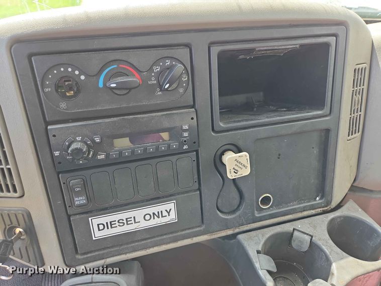 image for item DP8942 2014 International 4300 box truck