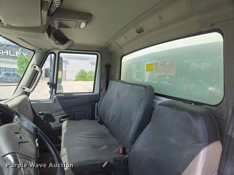 image for item DP8942 2014 International 4300 box truck