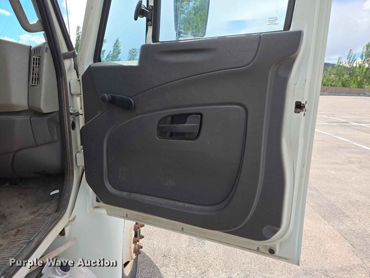 image for item DP8942 2014 International 4300 box truck