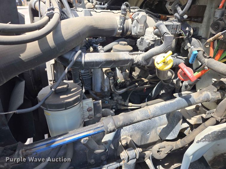 image for item DP8942 2014 International 4300 box truck