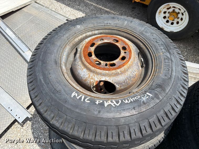 image for item DQ7822 (16) tires