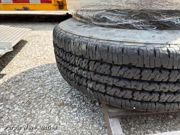image for item DQ7822 (16) tires