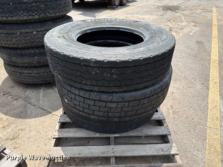image for item DQ7822 (16) tires