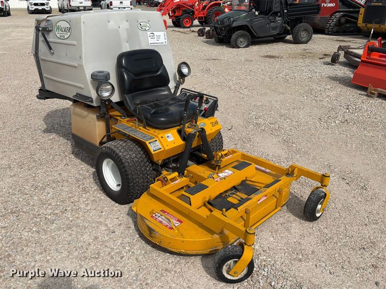 image for item DQ7825 2001 Walker MFG Co. MTGHS ZTR lawn mower