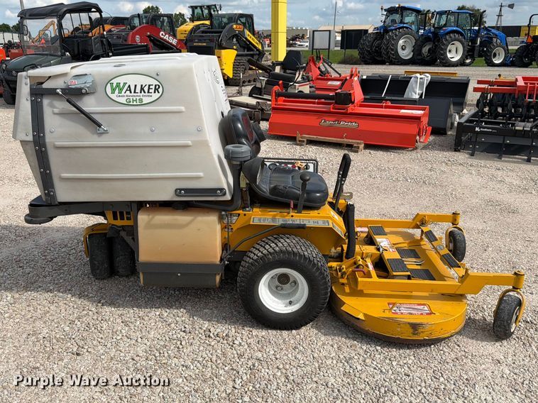 image for item DQ7825 2001 Walker MFG Co. MTGHS ZTR lawn mower
