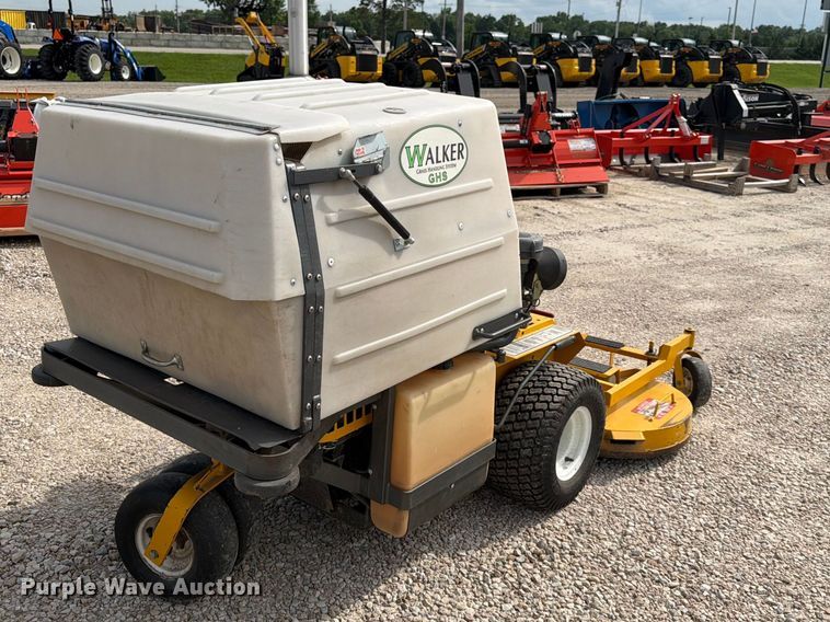 image for item DQ7825 2001 Walker MFG Co. MTGHS ZTR lawn mower
