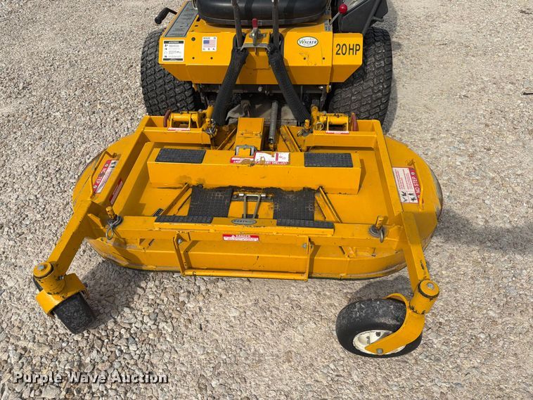 image for item DQ7825 2001 Walker MFG Co. MTGHS ZTR lawn mower