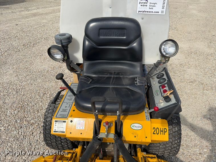 image for item DQ7825 2001 Walker MFG Co. MTGHS ZTR lawn mower