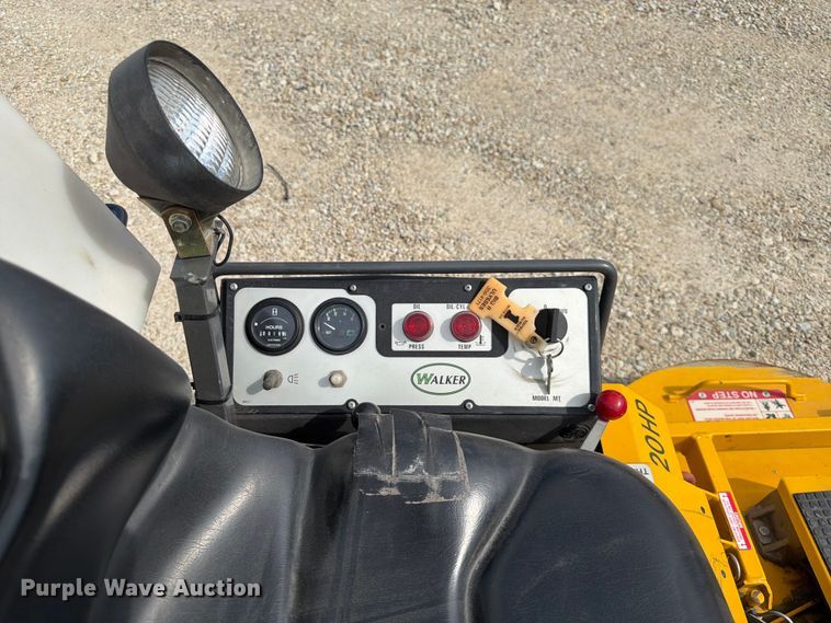 image for item DQ7825 2001 Walker MFG Co. MTGHS ZTR lawn mower