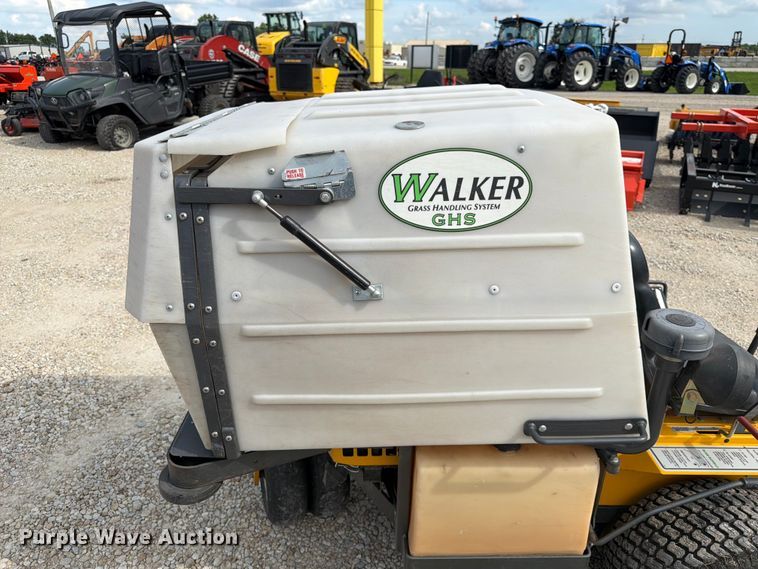 image for item DQ7825 2001 Walker MFG Co. MTGHS ZTR lawn mower