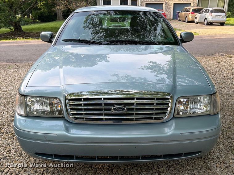 image for item DQ7826 2011 Ford Crown Victoria 