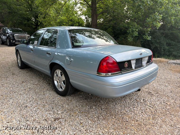 image for item DQ7826 2011 Ford Crown Victoria 