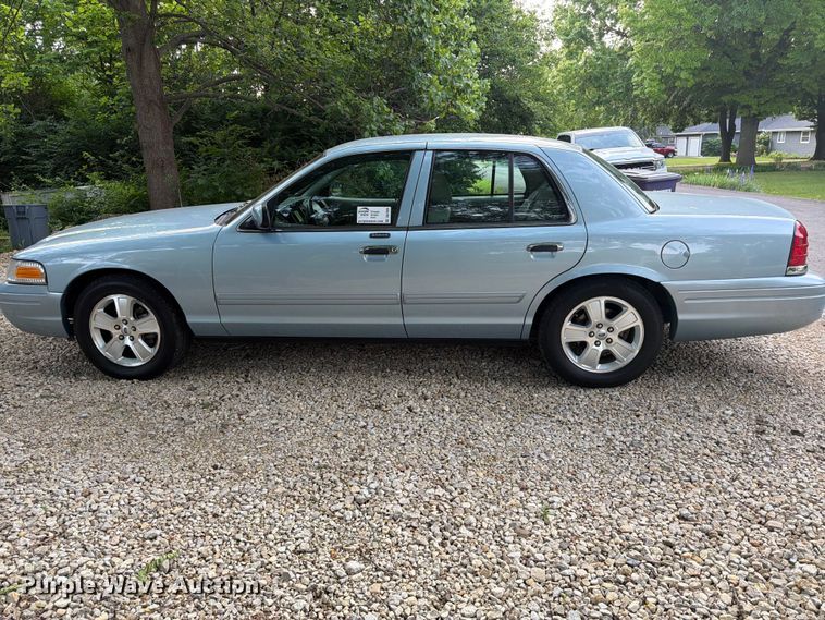 image for item DQ7826 2011 Ford Crown Victoria 