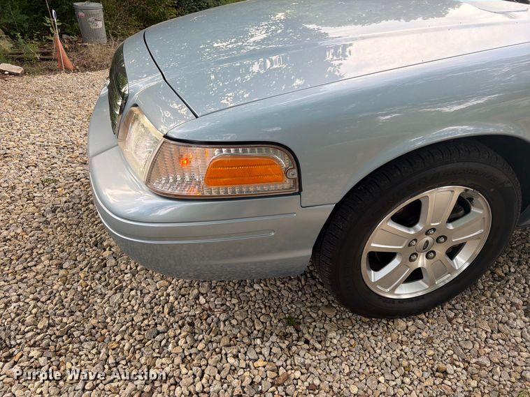 image for item DQ7826 2011 Ford Crown Victoria 