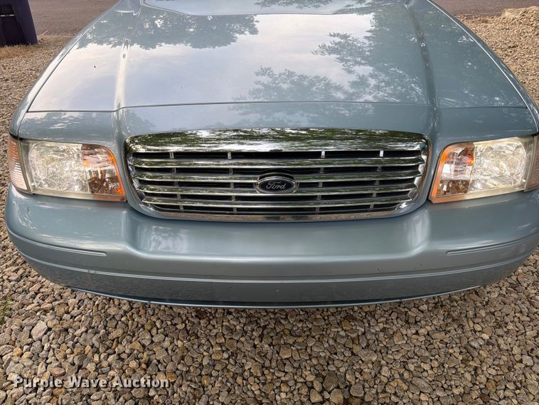 image for item DQ7826 2011 Ford Crown Victoria 