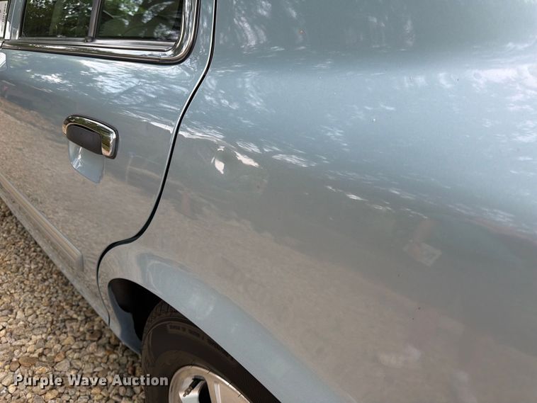 image for item DQ7826 2011 Ford Crown Victoria 