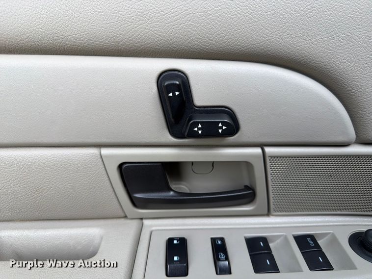 image for item DQ7826 2011 Ford Crown Victoria 