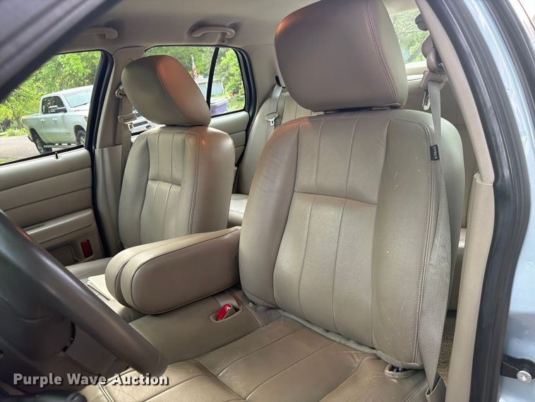 image for item DQ7826 2011 Ford Crown Victoria 
