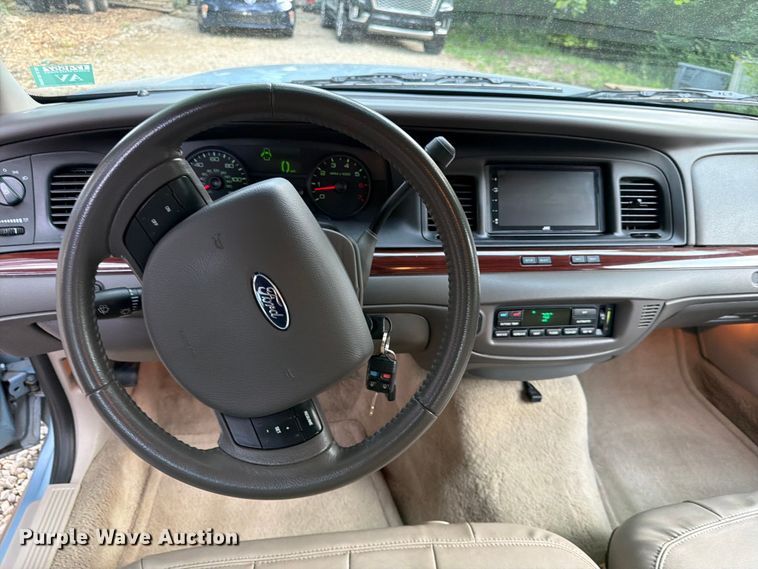 image for item DQ7826 2011 Ford Crown Victoria 