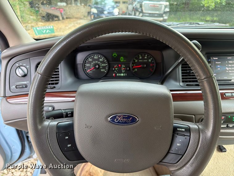 image for item DQ7826 2011 Ford Crown Victoria 