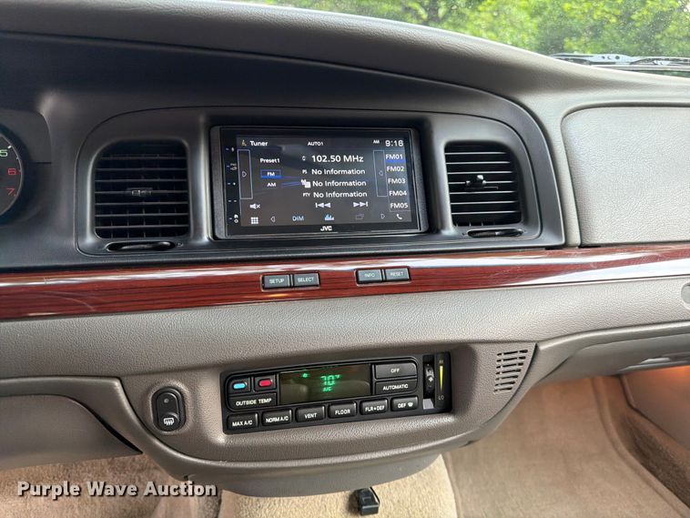 image for item DQ7826 2011 Ford Crown Victoria 