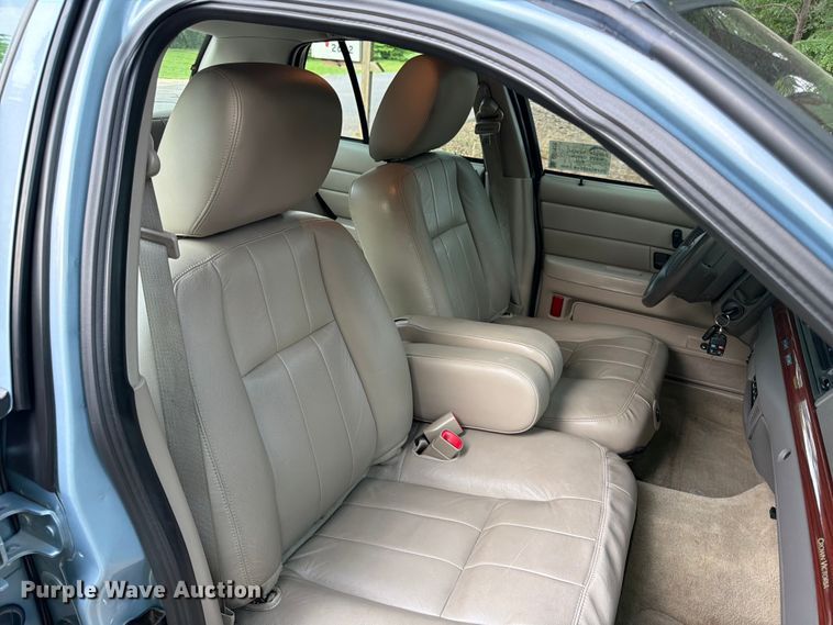 image for item DQ7826 2011 Ford Crown Victoria 