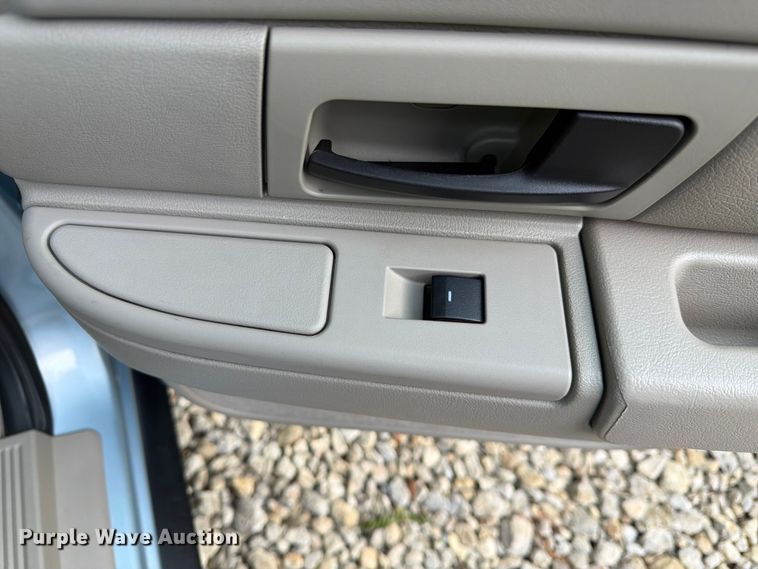 image for item DQ7826 2011 Ford Crown Victoria 