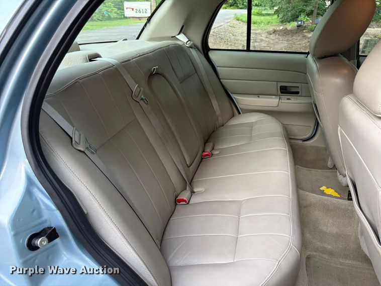 image for item DQ7826 2011 Ford Crown Victoria 