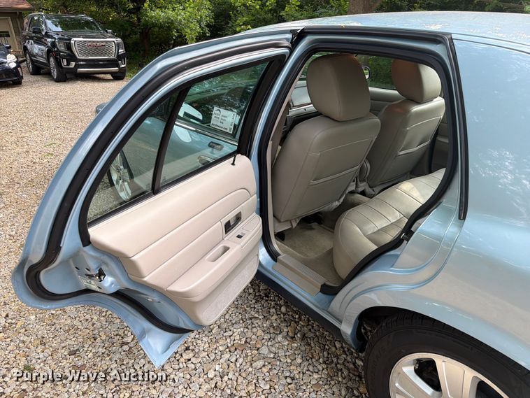 image for item DQ7826 2011 Ford Crown Victoria 