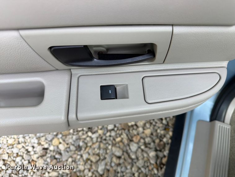 image for item DQ7826 2011 Ford Crown Victoria 
