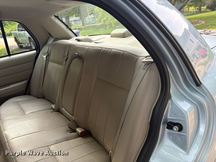 image for item DQ7826 2011 Ford Crown Victoria 