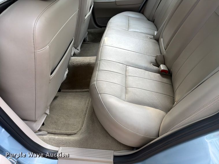 image for item DQ7826 2011 Ford Crown Victoria 