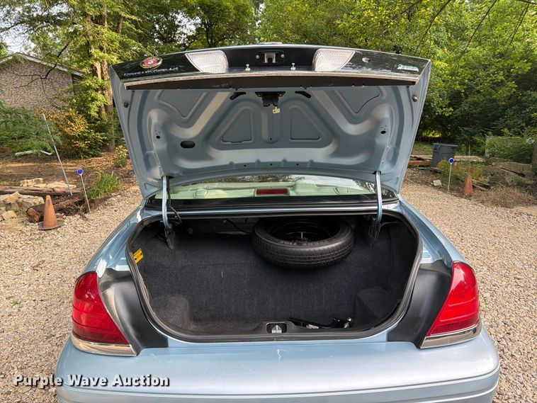 image for item DQ7826 2011 Ford Crown Victoria 