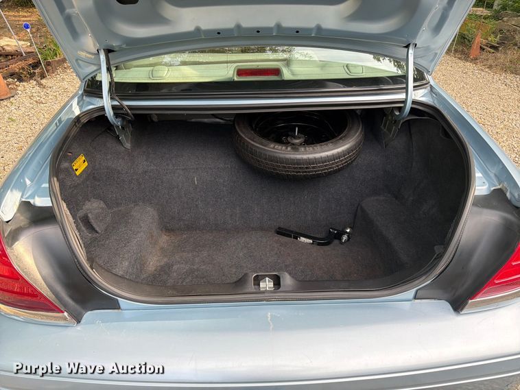 image for item DQ7826 2011 Ford Crown Victoria 