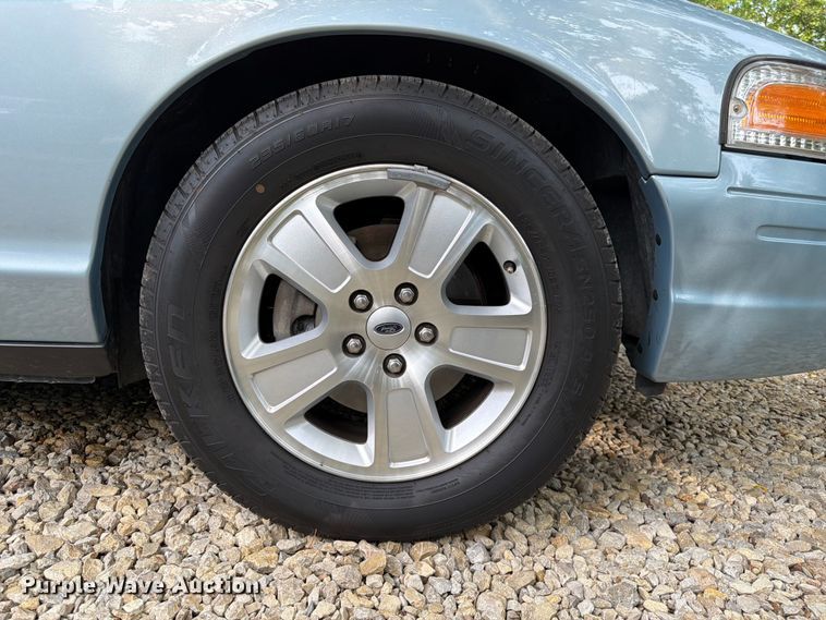 image for item DQ7826 2011 Ford Crown Victoria 