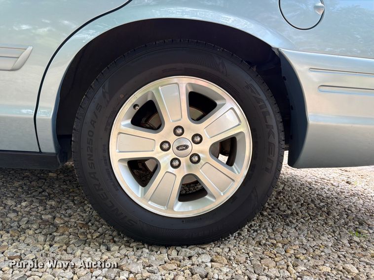 image for item DQ7826 2011 Ford Crown Victoria 