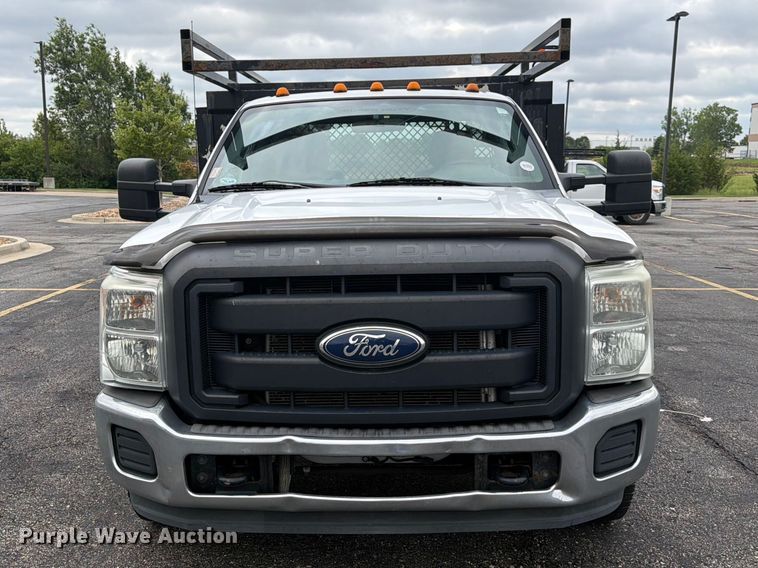 image for item DQ7830 2012 Ford F350 Super Duty flatbed pickup truck
