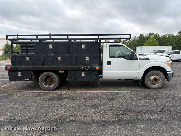 image for item DQ7830 2012 Ford F350 Super Duty flatbed pickup truck