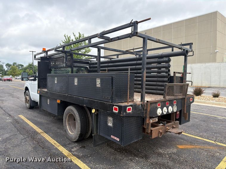 image for item DQ7830 2012 Ford F350 Super Duty flatbed pickup truck