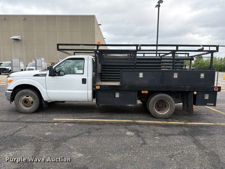 image for item DQ7830 2012 Ford F350 Super Duty flatbed pickup truck