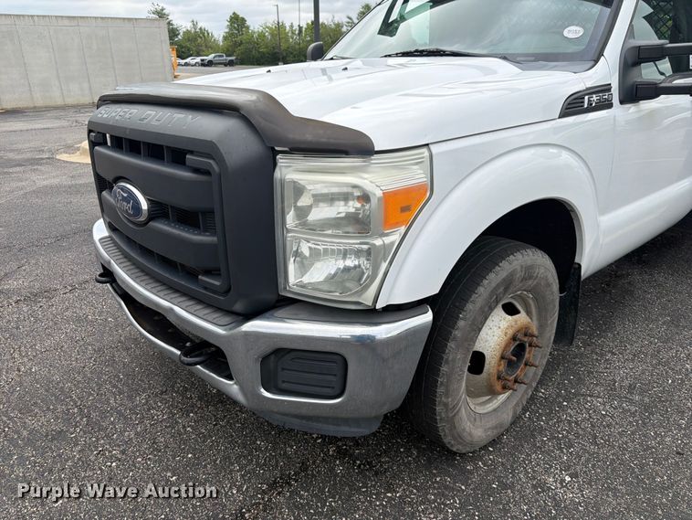 image for item DQ7830 2012 Ford F350 Super Duty flatbed pickup truck