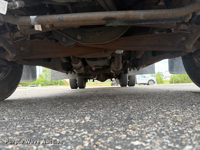 image for item DQ7830 2012 Ford F350 Super Duty flatbed pickup truck