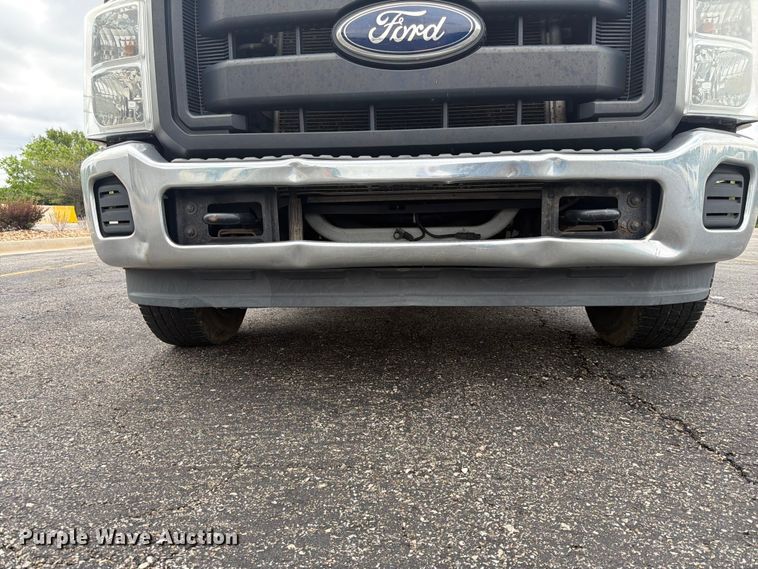 image for item DQ7830 2012 Ford F350 Super Duty flatbed pickup truck