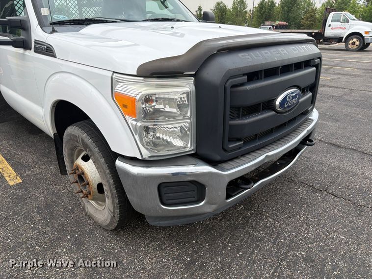 image for item DQ7830 2012 Ford F350 Super Duty flatbed pickup truck