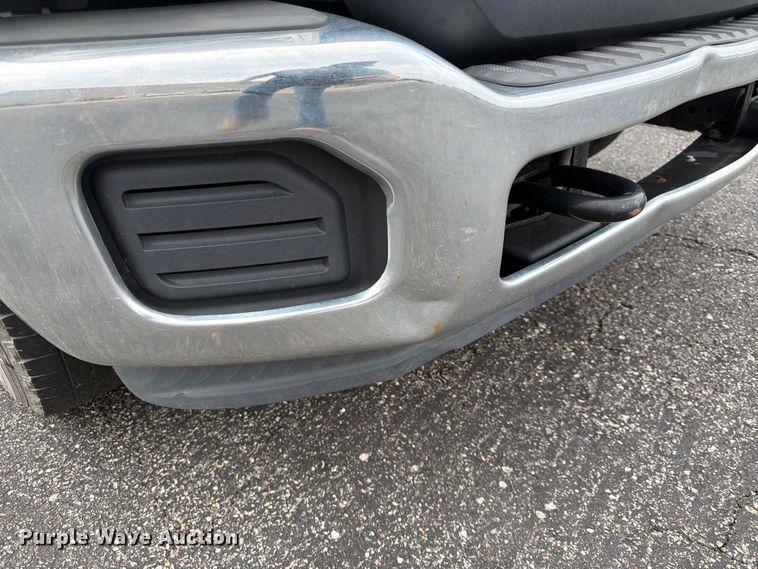 image for item DQ7830 2012 Ford F350 Super Duty flatbed pickup truck