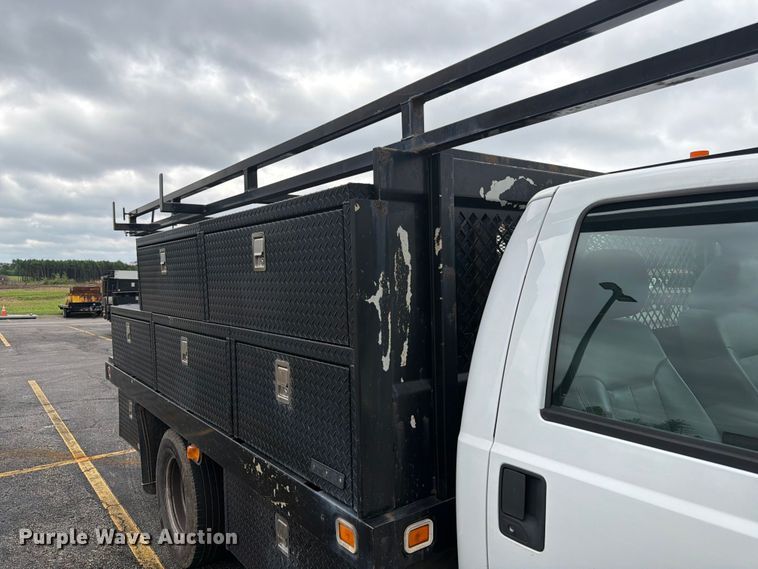 image for item DQ7830 2012 Ford F350 Super Duty flatbed pickup truck